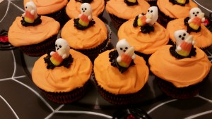 halloween cupcakes - plated