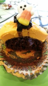 halooween cupcake - cut